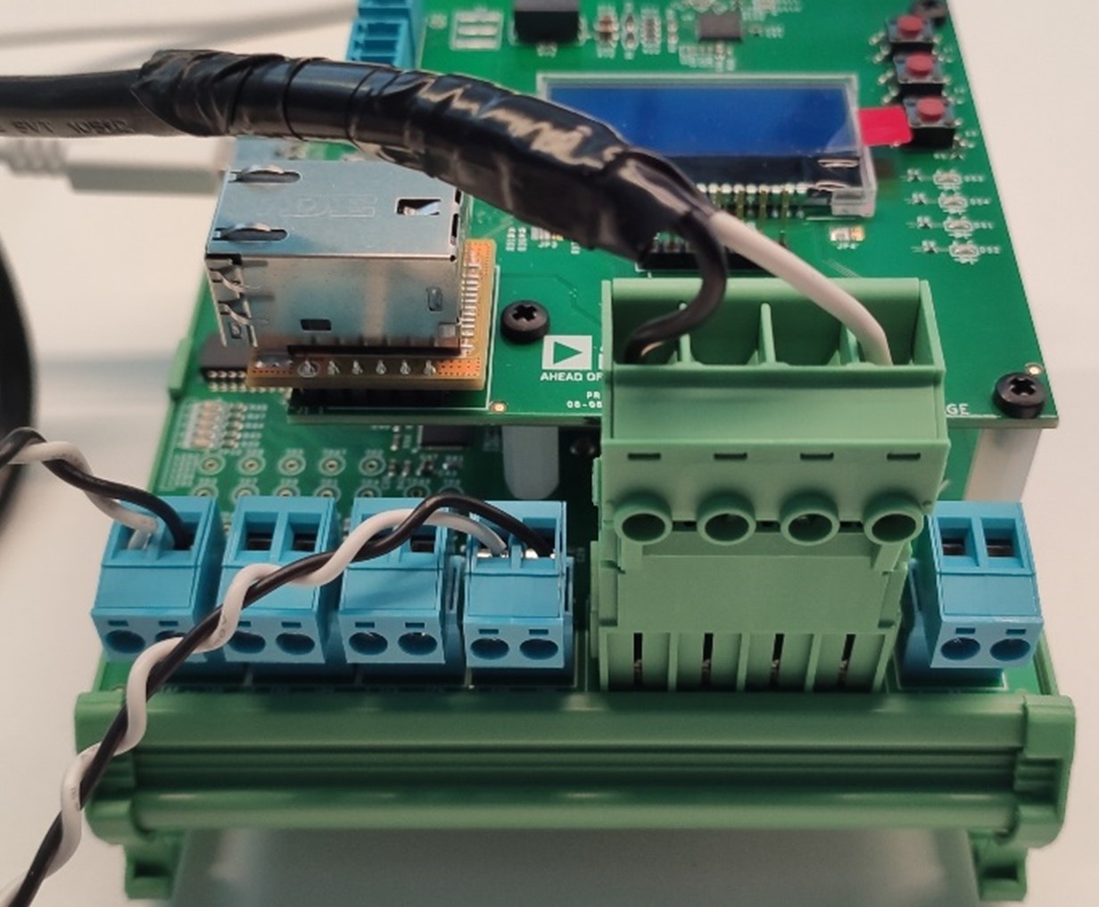 ../../../../_images/single_phase_board_connection.jpg